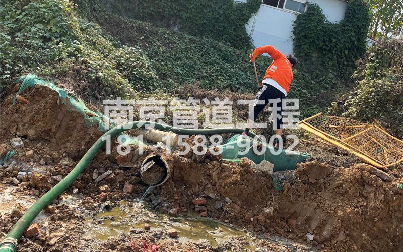 263朝天宫工地化粪池清理