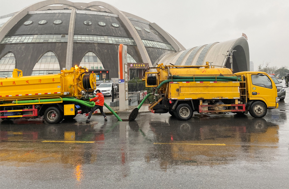 271朝天宫商场管道清淤