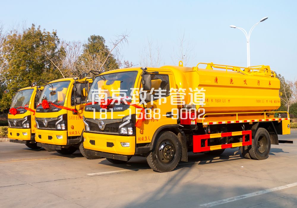 369朝天宫多利卡吸污车